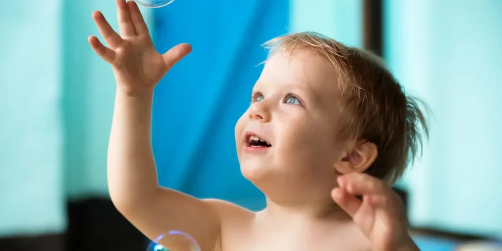 Le jeu pour les bébés : un passage obligé pour bien grandir
