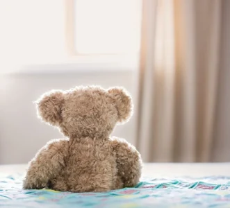 Pourquoi les enfants aiment tant les peluches ?