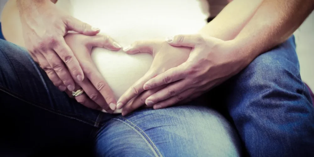 Avoir un bébé après 40 ans n'est plus rare, mais comporte toujours des risques