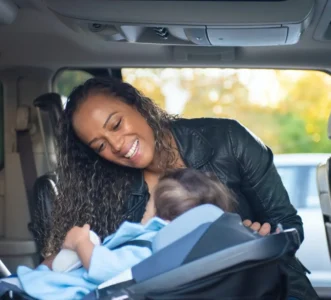 Nid d'ange cosy : comment bien l'installer dans un siège auto ?