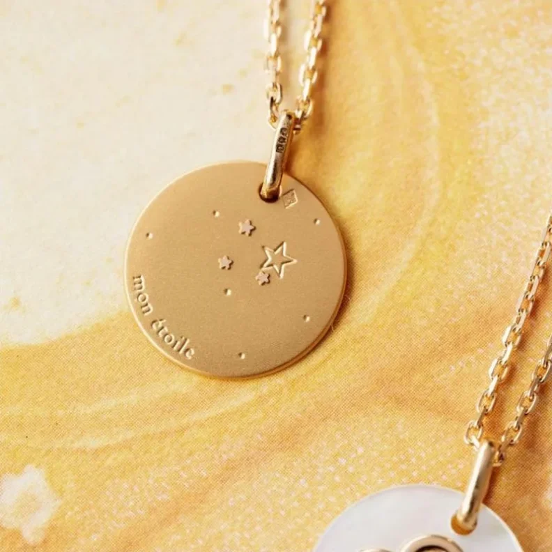 Top 5 des bijoux à offrir pour un baptême : une médaille