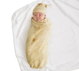 Transformez votre bébé en un burrito grâce à cette couverture tortilla