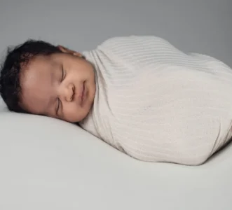 Comment une veilleuse peut aider votre bébé à mieux dormir ?